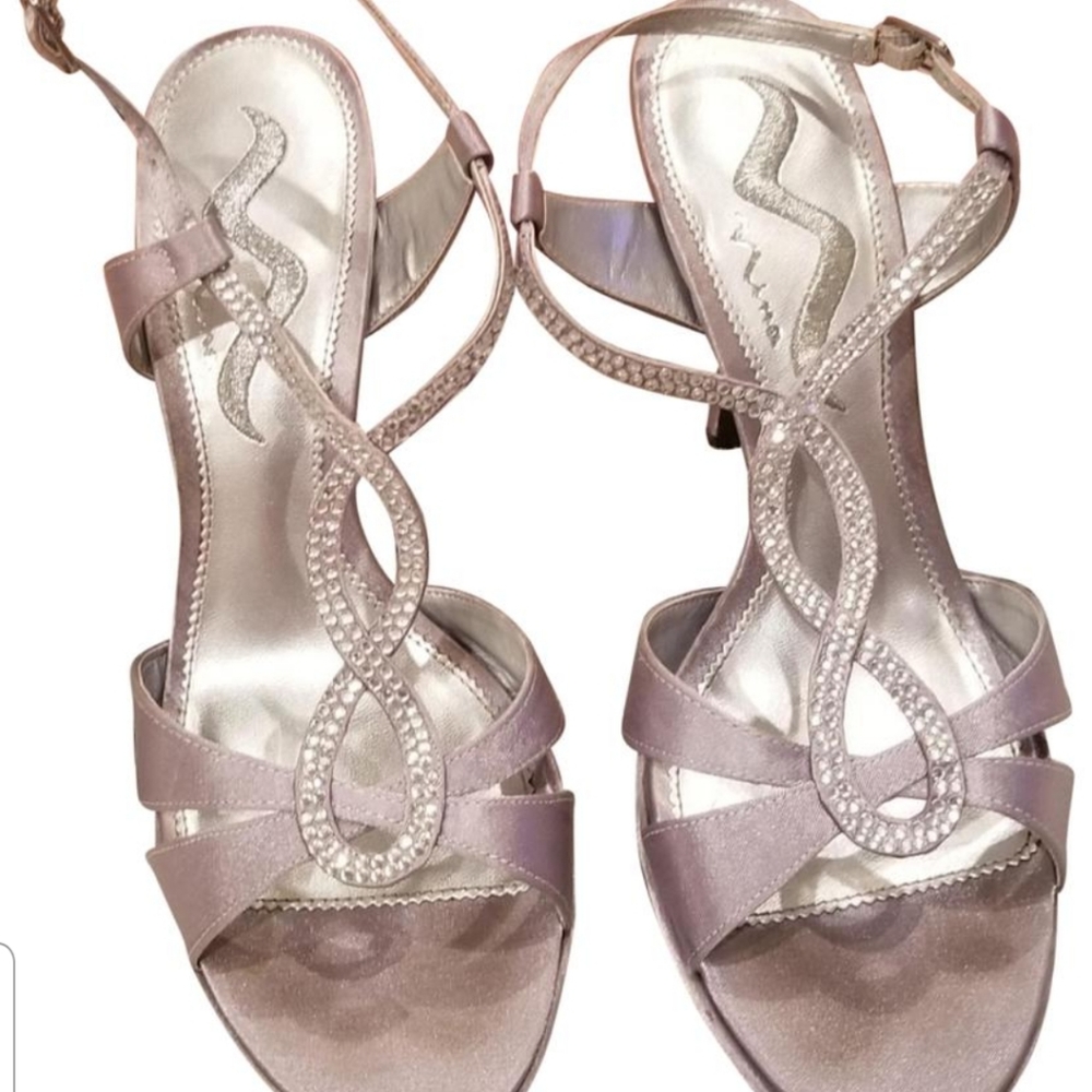 Royal Silver Graysen Pumps